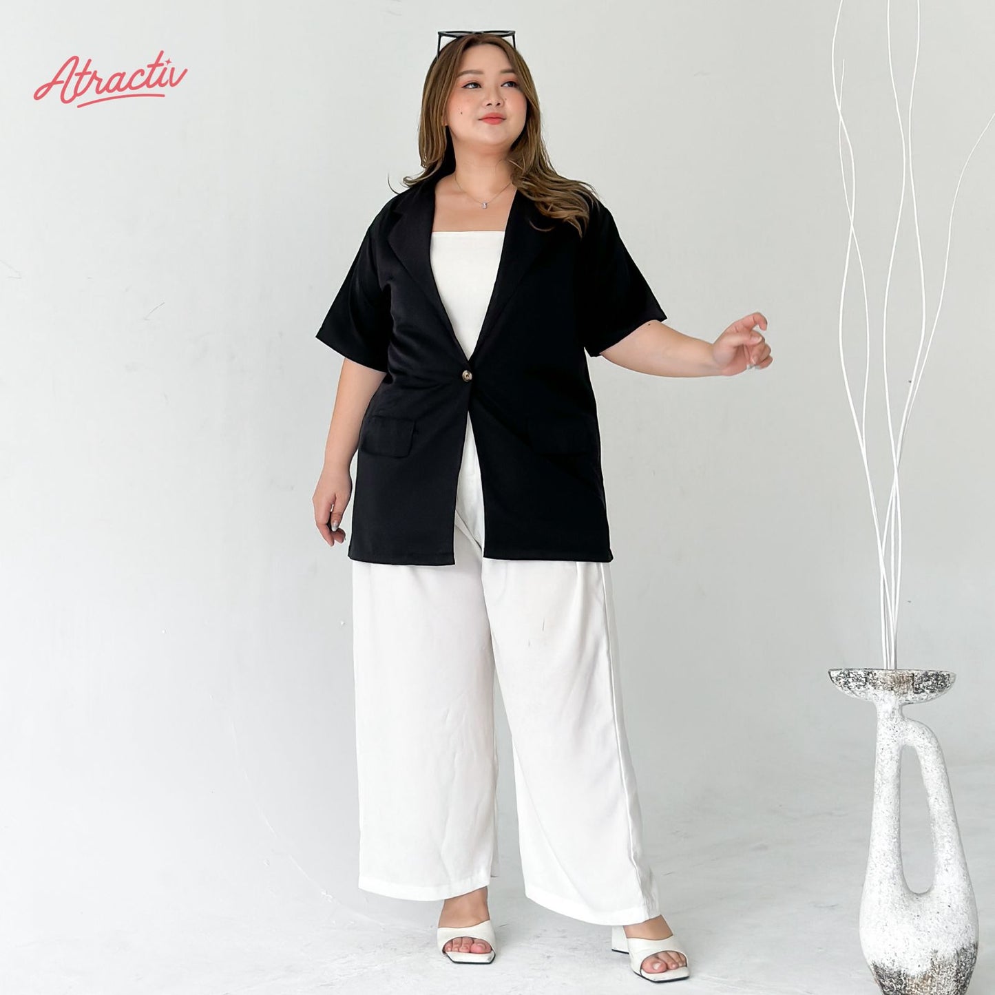 Blazer Jess Semi Formal Hitam ATRACTIV